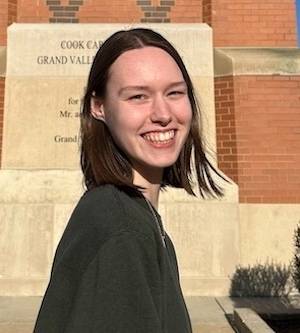 Headshot of Hannah Applebee